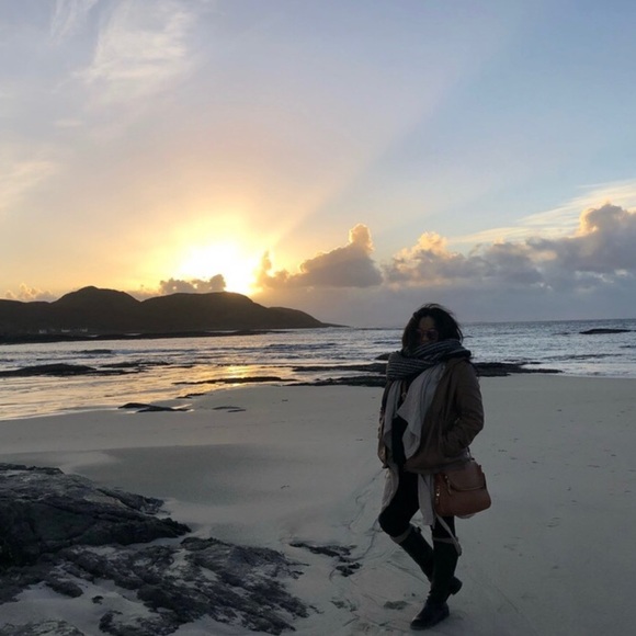 Meet your Posher, Ebonie - Picture 3 of 7